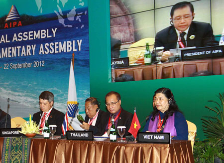 ຮອງປະທານສະພາແຫ່ງຊາດ ພົບປະສອງຝ່າຍ ຢູ່ນອກກອງປະຊຸມ AIPA 33